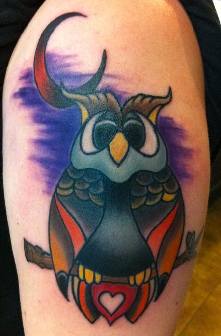Mike Riedl - resting owl traditional color tattoo Mike Riedl art junkies tattoo
